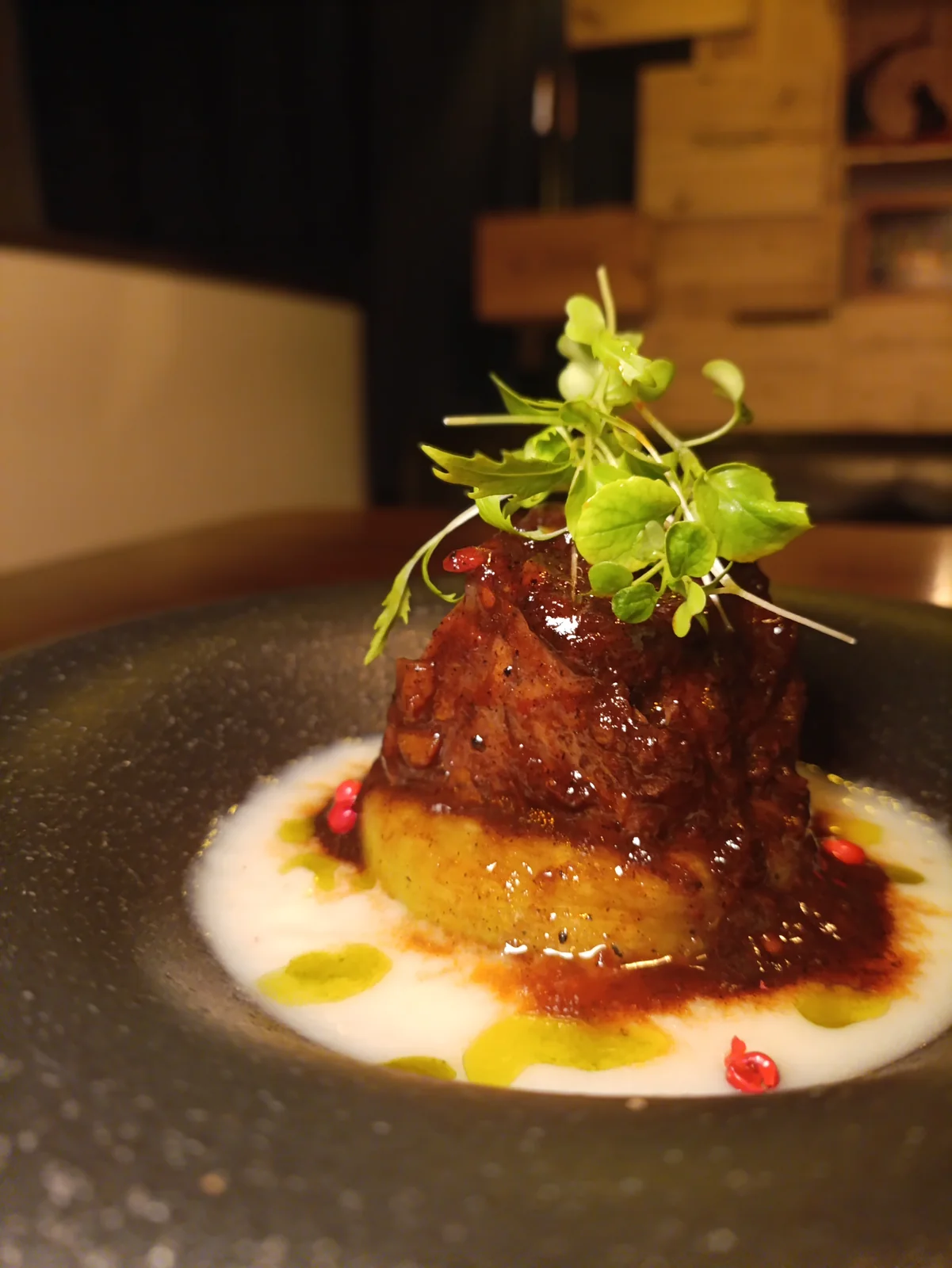 和牛ホホ肉のバルサミコ煮 焼きナス添え